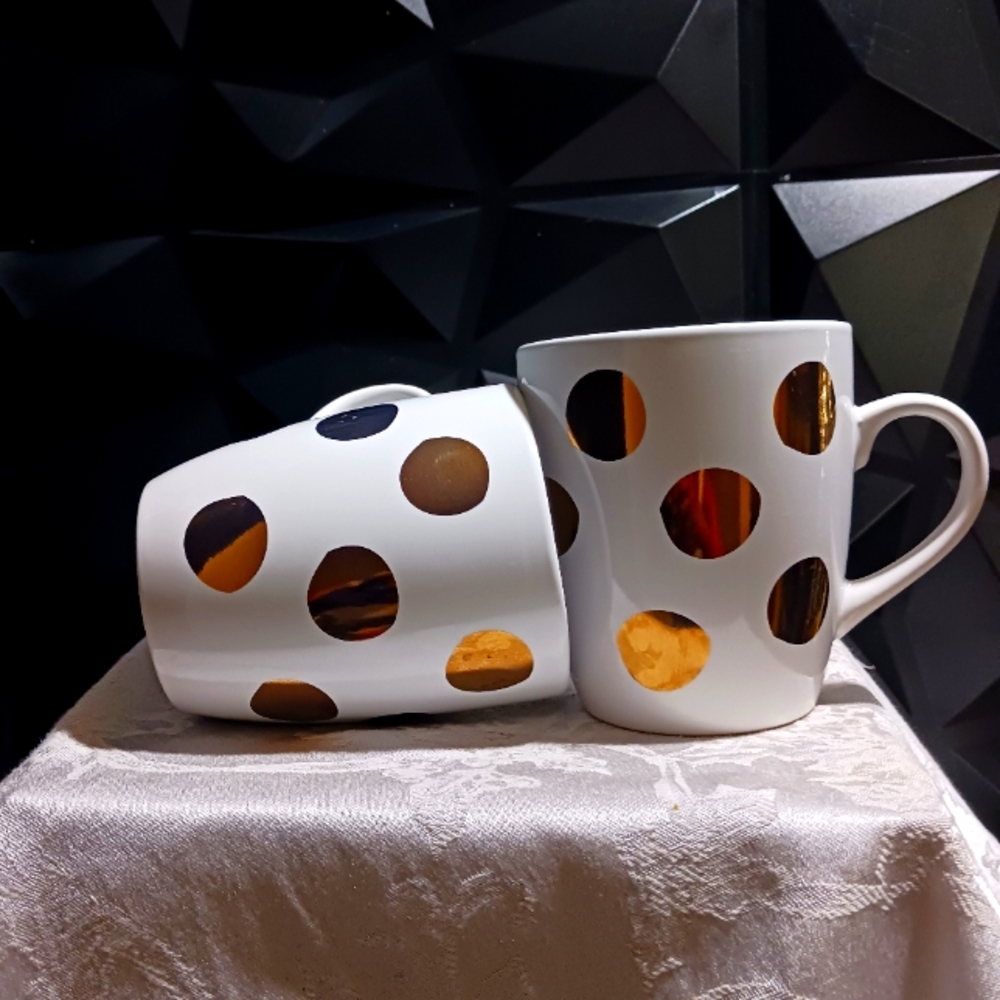 2 Globlet Cups